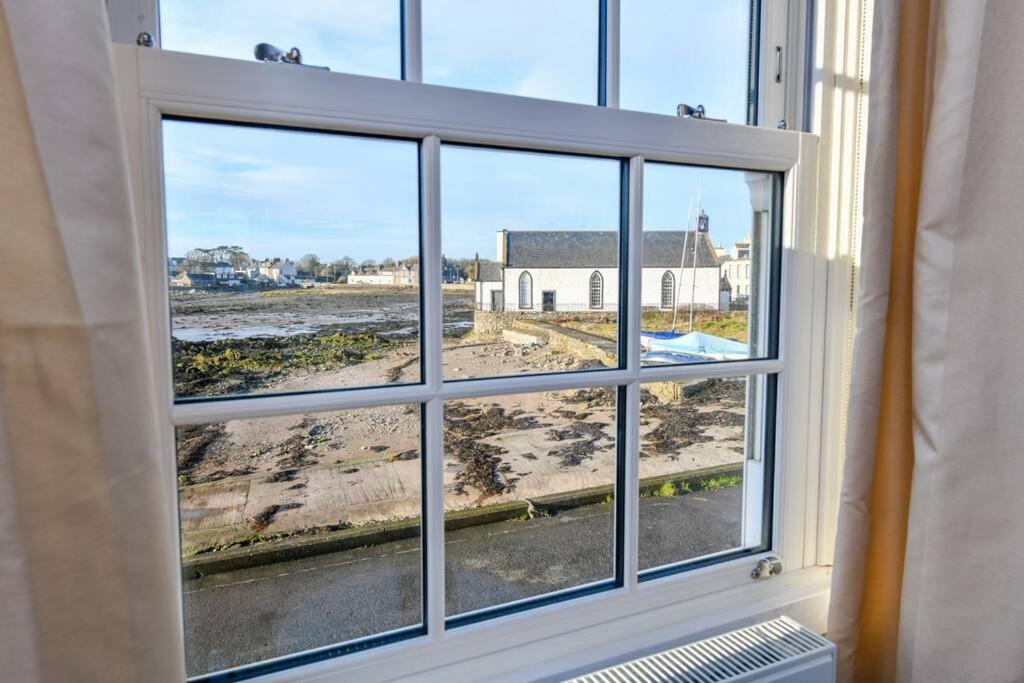 3 Bedroom Townhouse Right On The Harbour Isle of Whithorn Extérieur photo