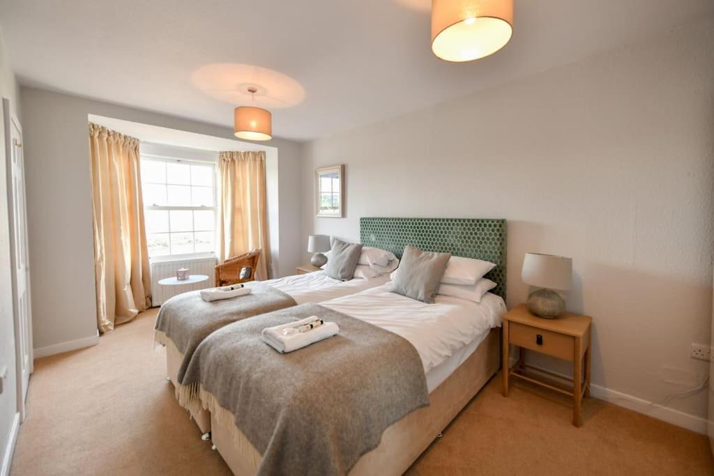 3 Bedroom Townhouse Right On The Harbour Isle of Whithorn Extérieur photo