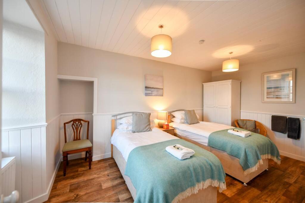 3 Bedroom Townhouse Right On The Harbour Isle of Whithorn Extérieur photo