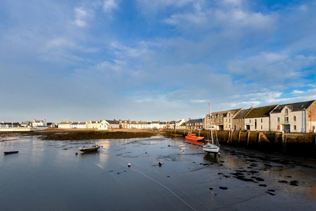 3 Bedroom Townhouse Right On The Harbour Isle of Whithorn Extérieur photo