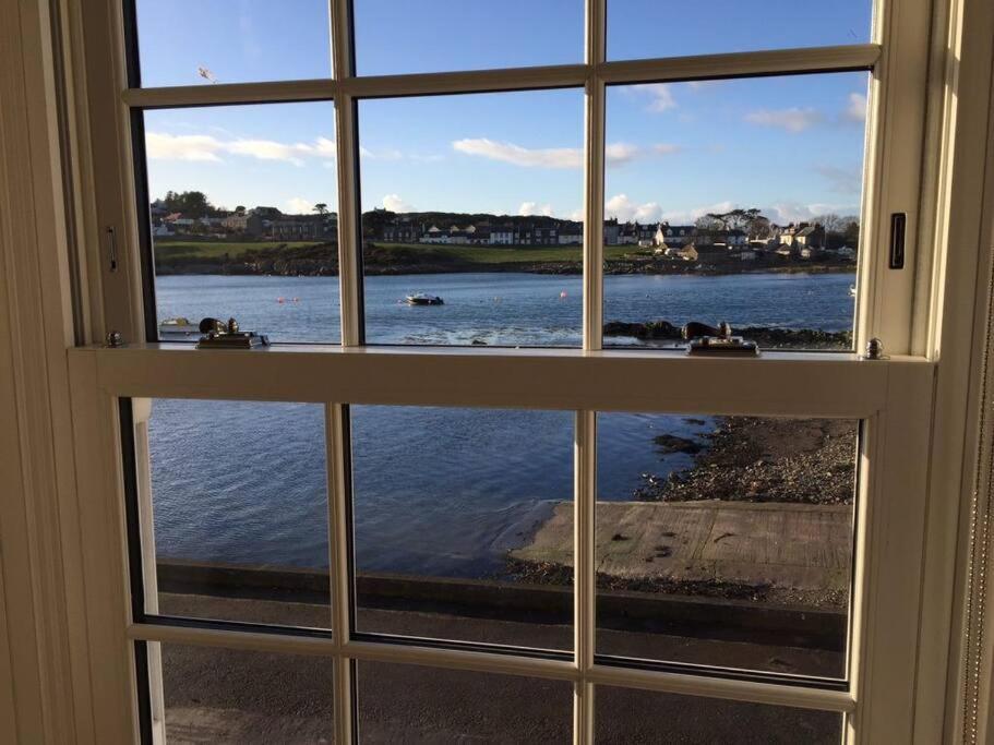 3 Bedroom Townhouse Right On The Harbour Isle of Whithorn Extérieur photo