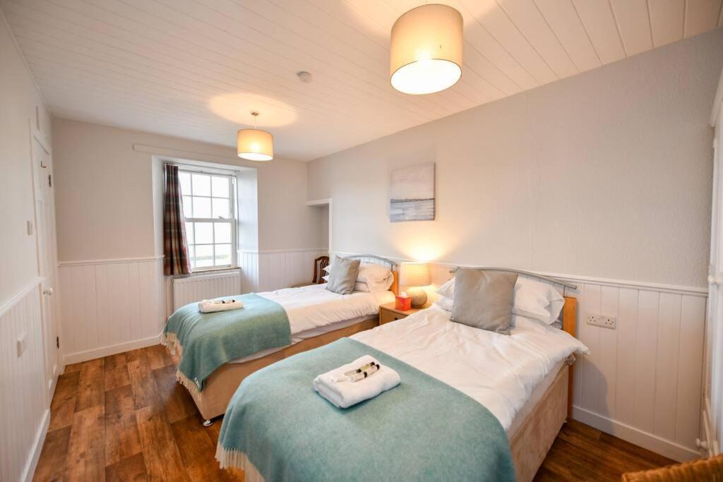 3 Bedroom Townhouse Right On The Harbour Isle of Whithorn Extérieur photo