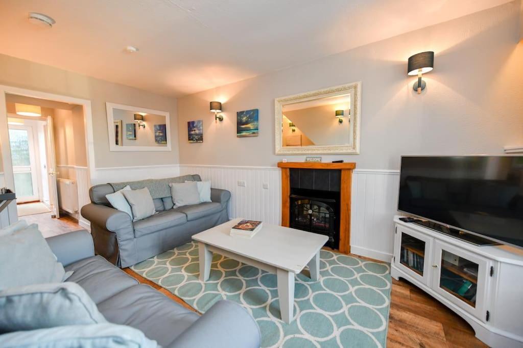 3 Bedroom Townhouse Right On The Harbour Isle of Whithorn Extérieur photo