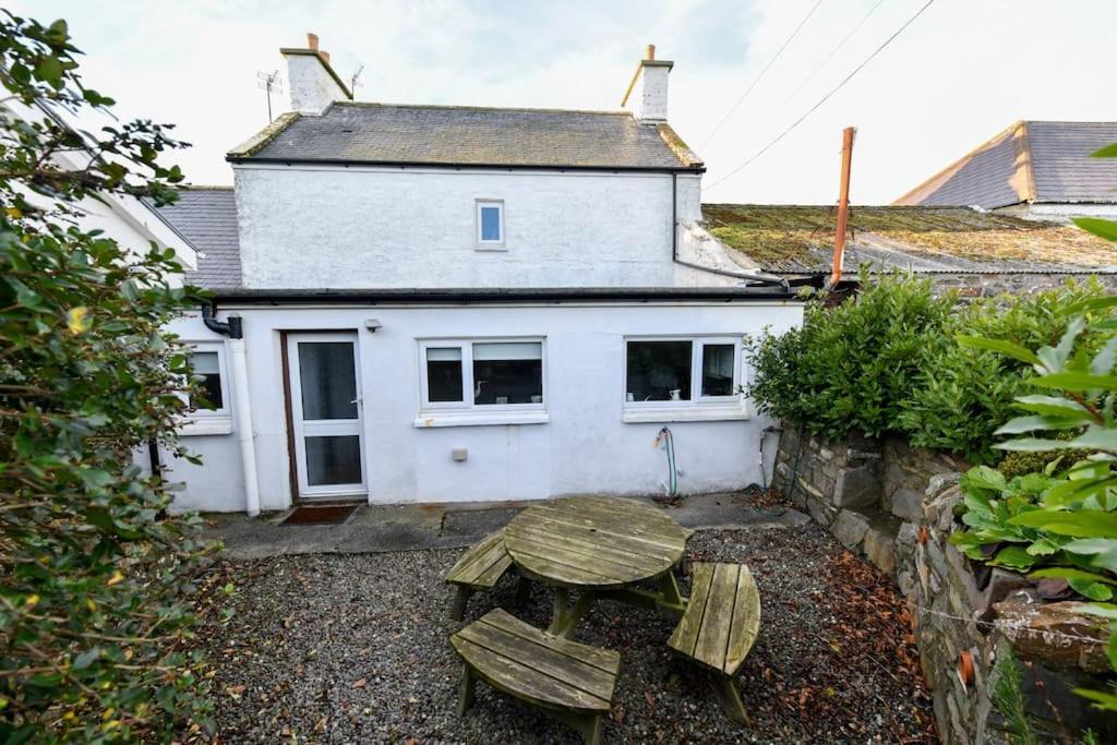 3 Bedroom Townhouse Right On The Harbour Isle of Whithorn Extérieur photo