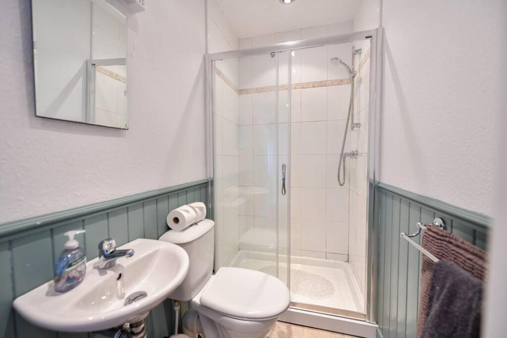 3 Bedroom Townhouse Right On The Harbour Isle of Whithorn Extérieur photo