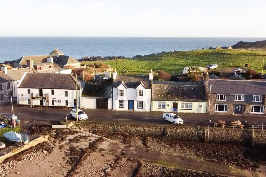 3 Bedroom Townhouse Right On The Harbour Isle of Whithorn Extérieur photo